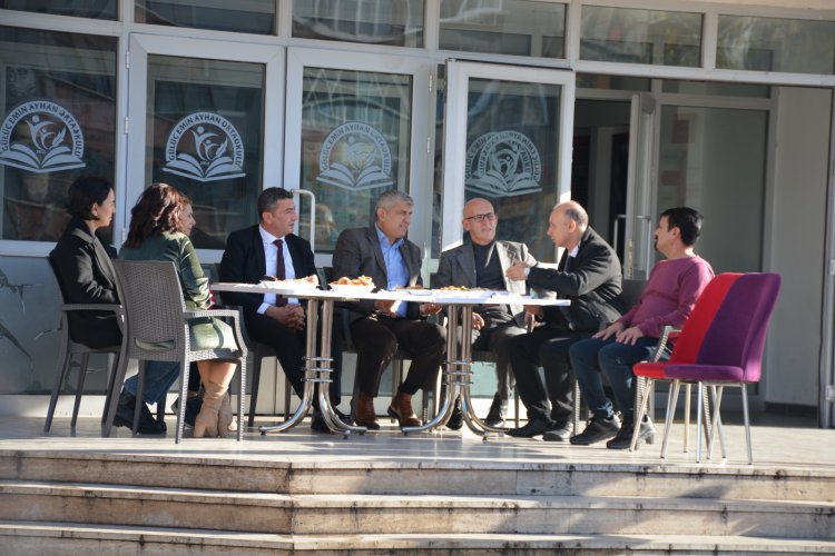 BAŞKAN 'SEMİZ' GÜLÜÇ EMİN AYHAN ORTAOKULUNUN DÜZENLEMİŞ OLDUĞU KERMESE KATILDI