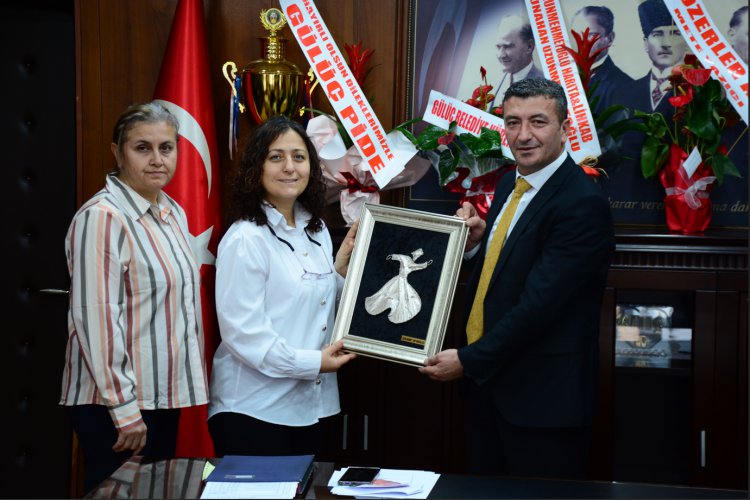 Gülüç Belediye Başkanı Atilla Tarık SEMİZ, Uzunmehmet Yurt Müdürü Sn. Yıldız OKUR ve Fatma Aziza ÇINAR’ı makamında ağırladı.