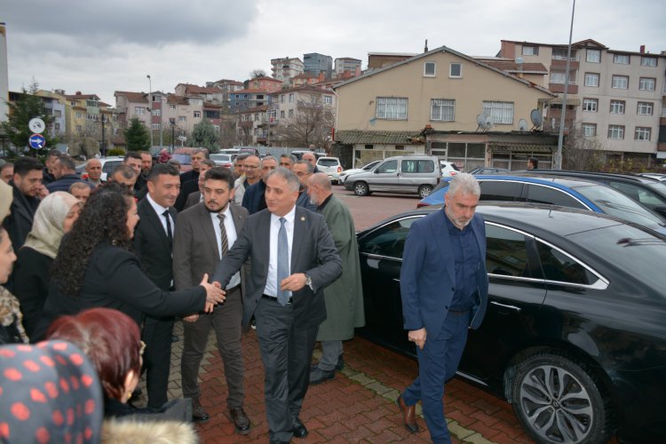 AK PARTİ ZONGULDAK MİLLETVEKİLİ SAFFET BOZKURT, BERABERİNDEKİ HEYET İLE GÜLÜÇ BELEDİYE BAŞKANI ATİLLA TARIK SEMİZ’İ MAKAMINDA ZİYARET ETTİ.