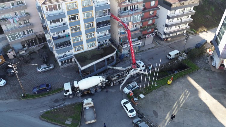 BAŞKAN SEMİZ'İN TALİMATLARIYLA MERDİVEN SOKAK'TA ÇALIŞMALAR HIZLA DEVAM EDİYOR