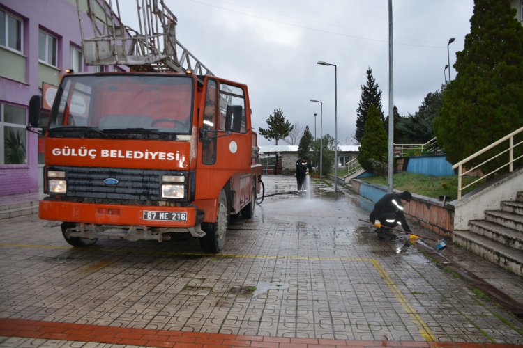 GÜLÜÇ BÖLGESİNDE OKULLARIN ETRAFINDA TEMİZLİK ÇALIŞMALARI BAŞLATILDI