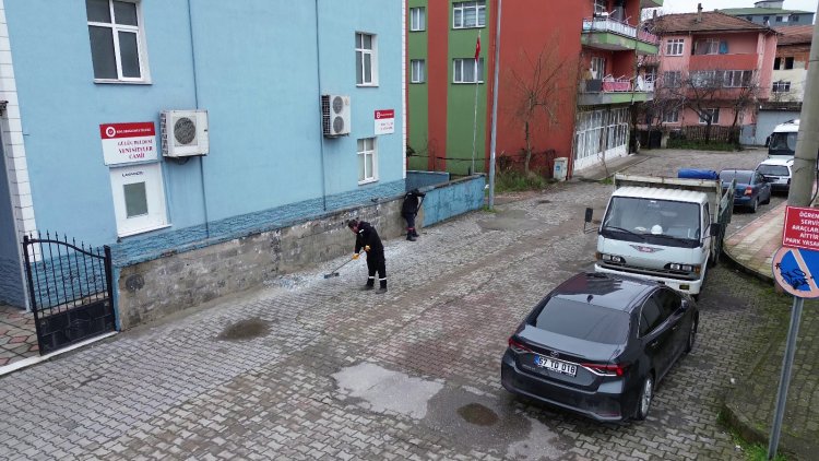 "Gülüç Site Cami Çevresinde Bakım Onarım  Çalışmaları Başladı"