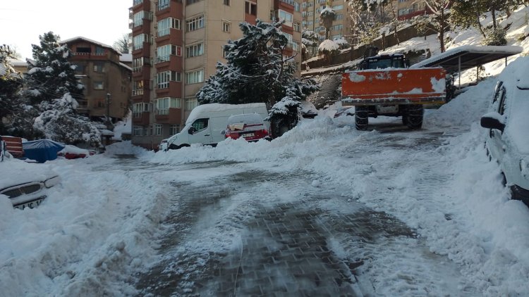 EKİPLERİMİZ KARLA MÜCADDELE KAPSAMINDA ÇALIŞMALARA DEVAM EDİYOR...